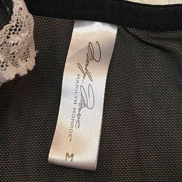 Marilyn Monroe Sexy Black Lacey Lingerie - Picture 4 of 5